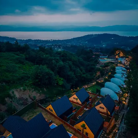 Snail House 3* 萨潘贾